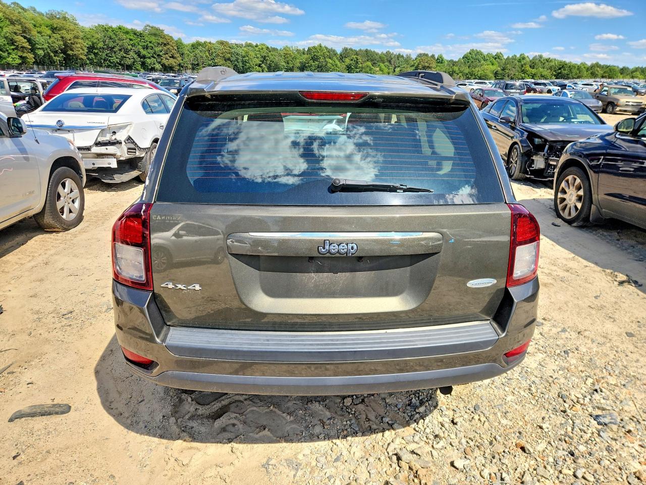 2015 Jeep Compass Latitude Green vin: 1C4NJDEB3FD333394