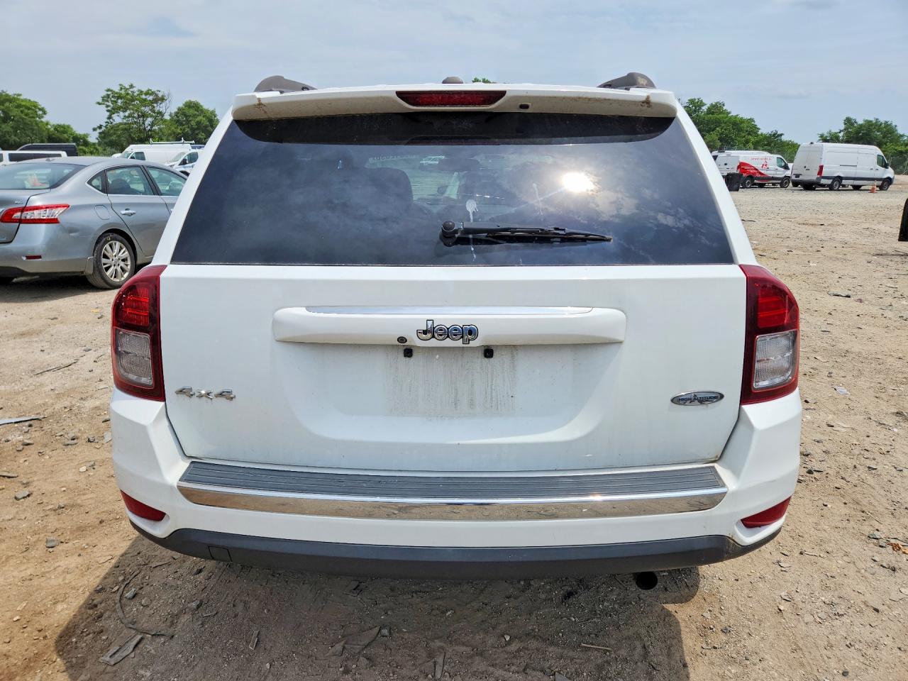 2015 Jeep Compass Latitude White vin: 1C4NJDEB3FD396334
