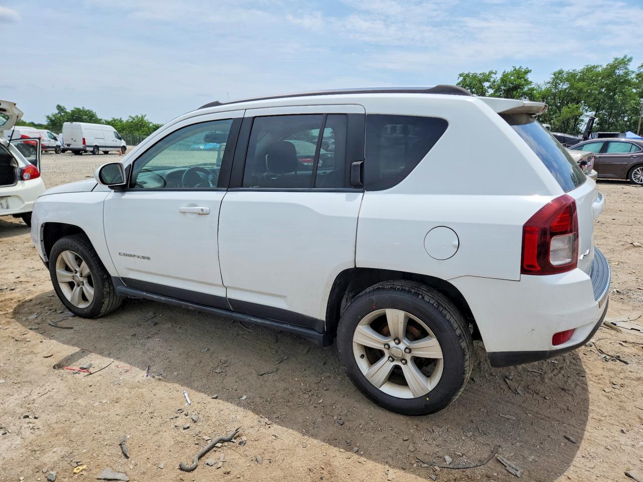 2015 Jeep Compass Latitude White vin: 1C4NJDEB3FD396334