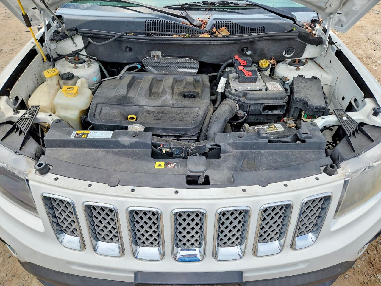 2015 Jeep Compass Latitude White vin: 1C4NJDEB3FD396334