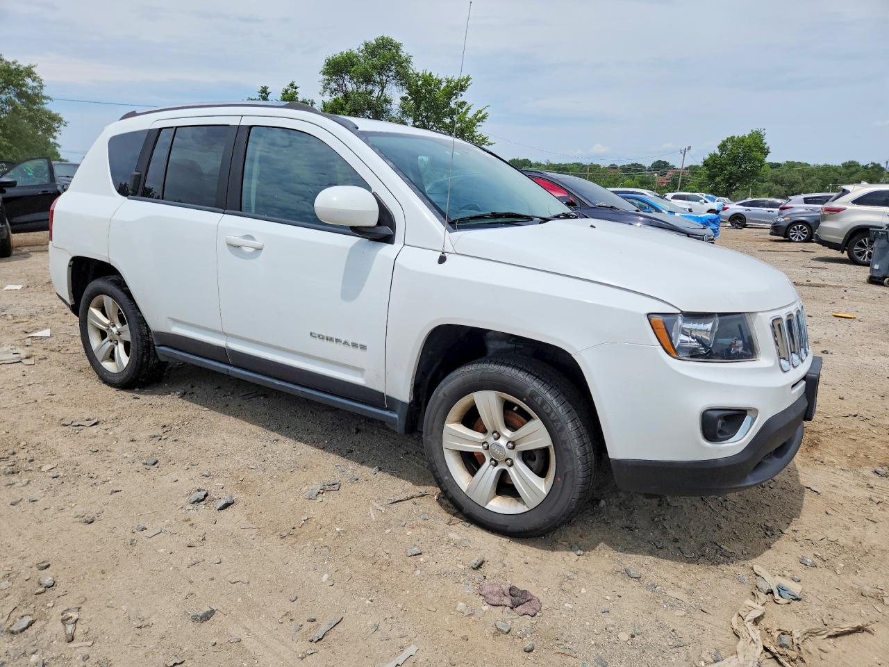 2015 Jeep Compass Latitude White vin: 1C4NJDEB3FD396334