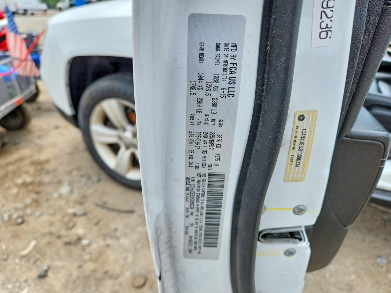 2015 Jeep Compass Latitude White vin: 1C4NJDEB3FD396334