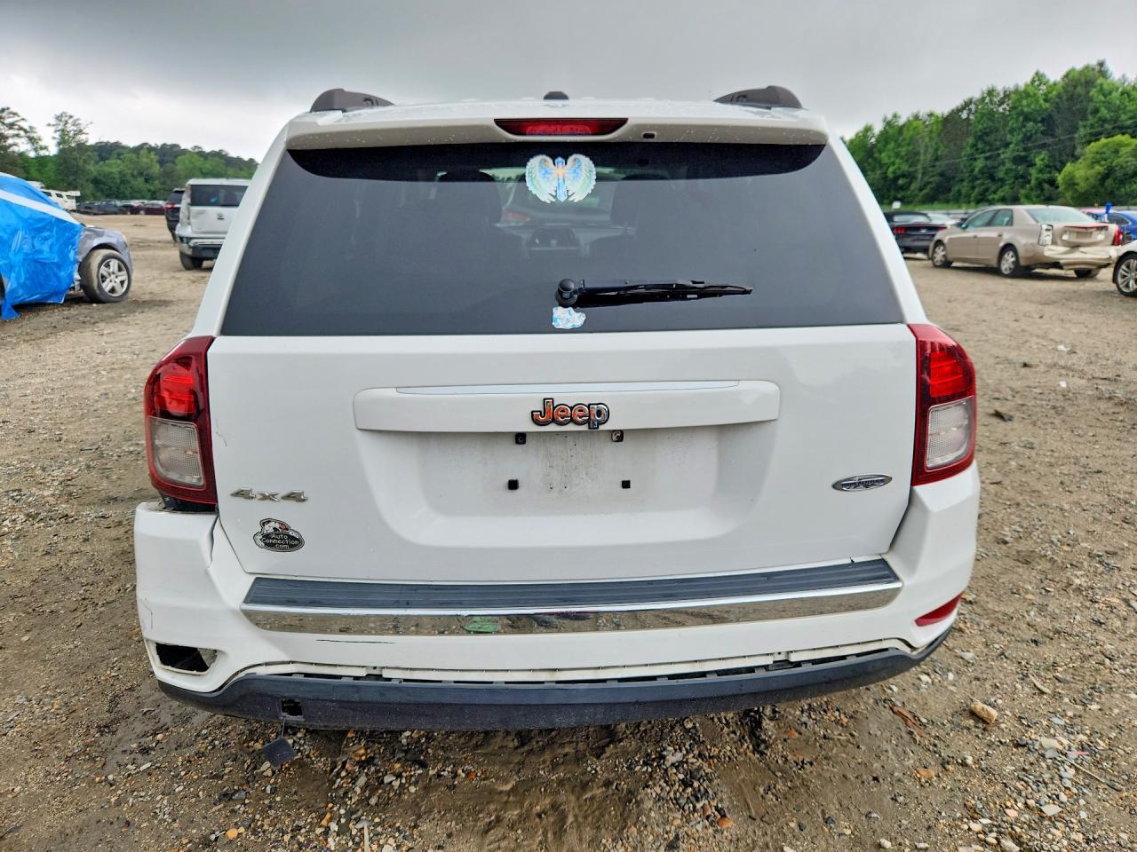 2015 Jeep Compass Latitude White vin: 1C4NJDEB3FD427291