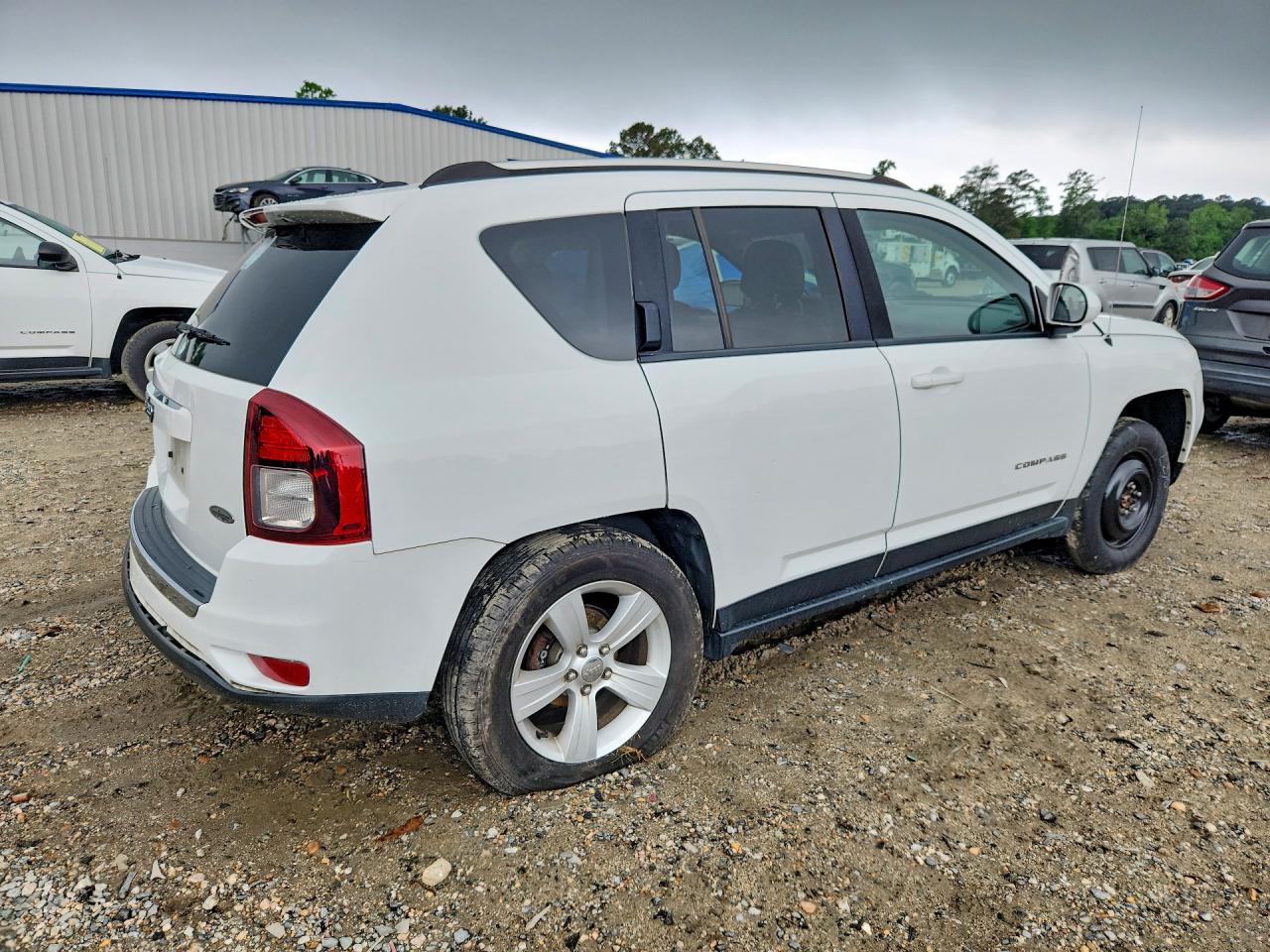 2015 Jeep Compass Latitude White vin: 1C4NJDEB3FD427291