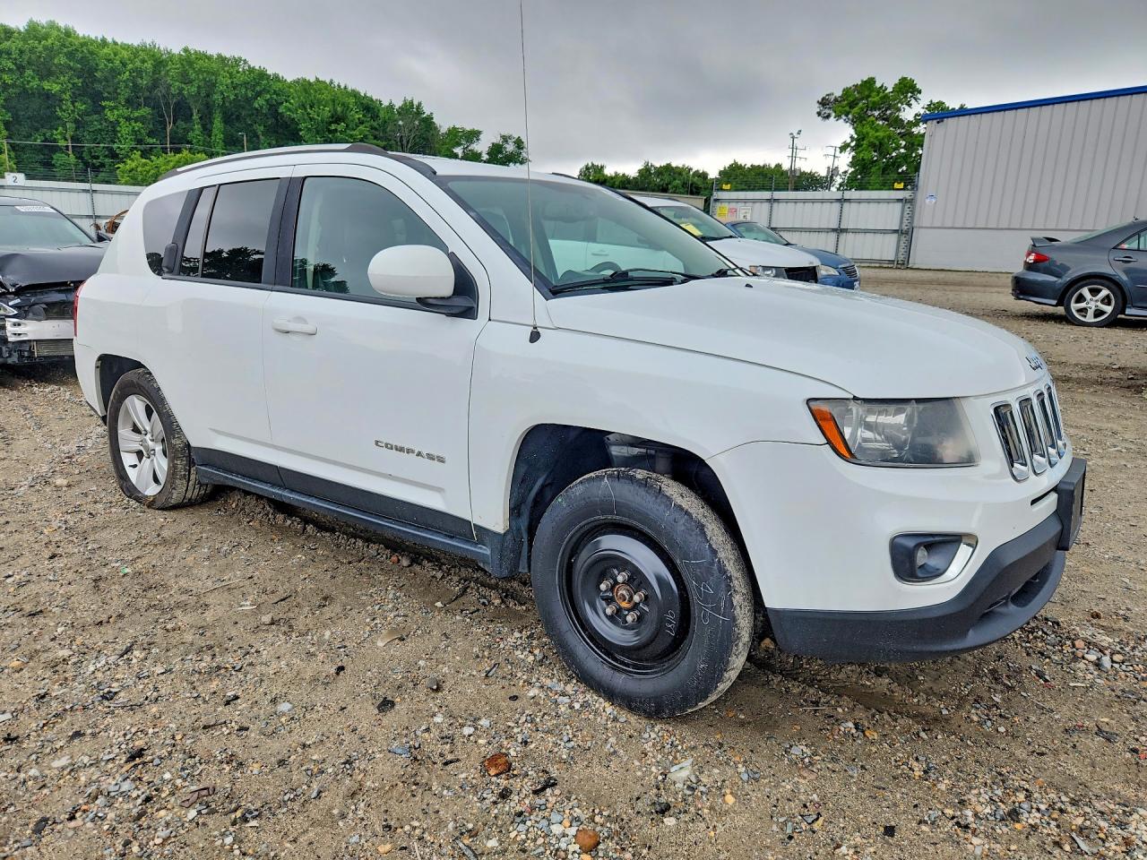 2015 Jeep Compass Latitude White vin: 1C4NJDEB3FD427291