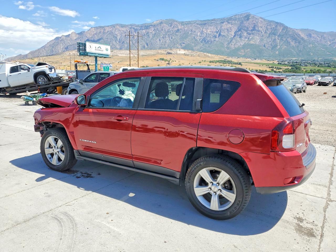 2016 Jeep Compass Latitude Red vin: 1C4NJDEB3GD810424