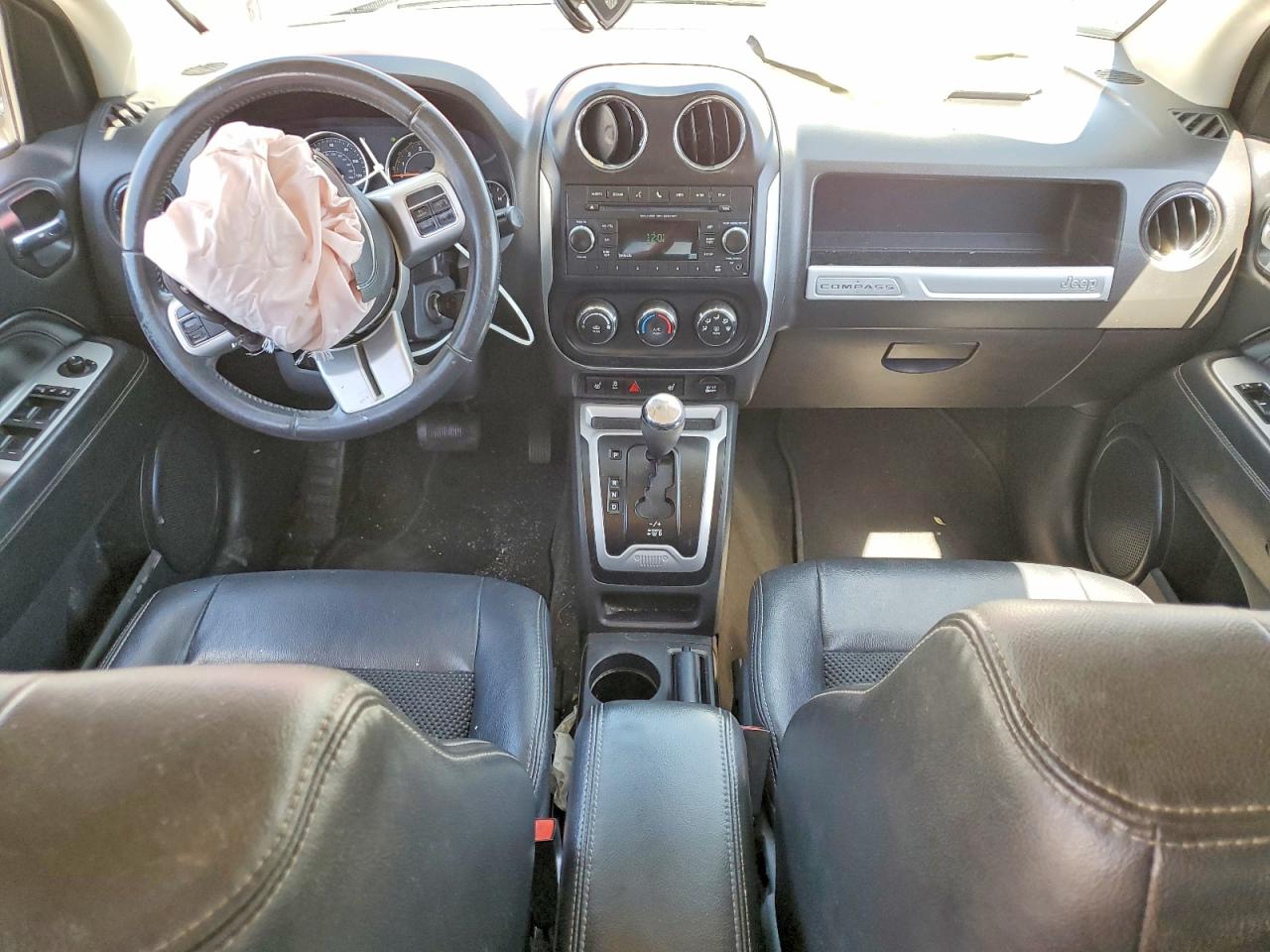 2016 Jeep Compass Latitude Red vin: 1C4NJDEB3GD810424