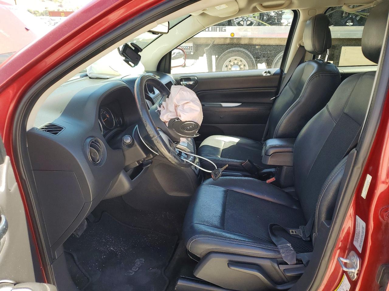 2016 Jeep Compass Latitude Red vin: 1C4NJDEB3GD810424