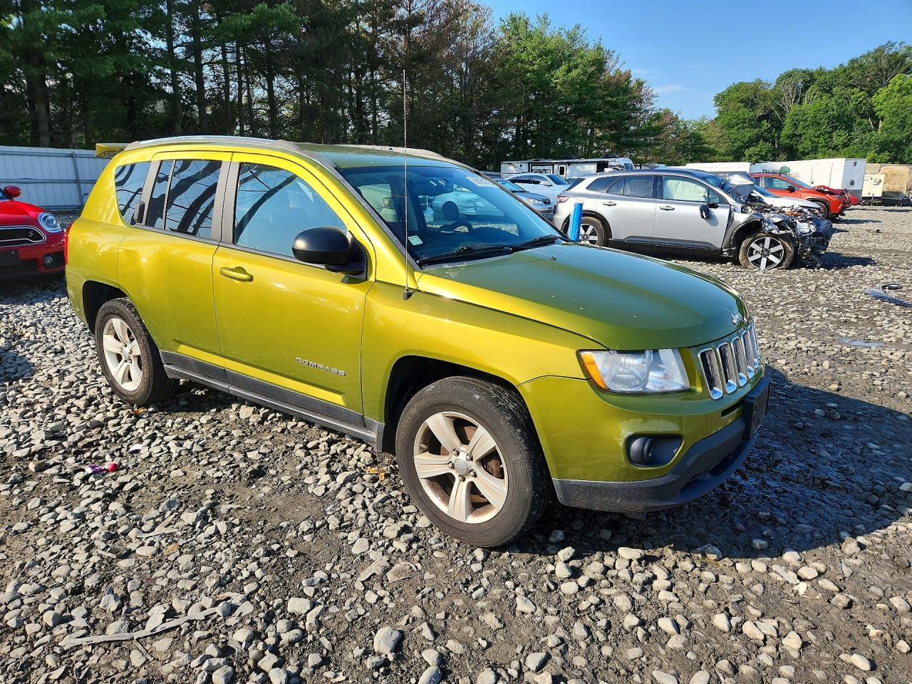 2012 Jeep Compass Latitude Зеленый vin: 1C4NJDEB4CD655912