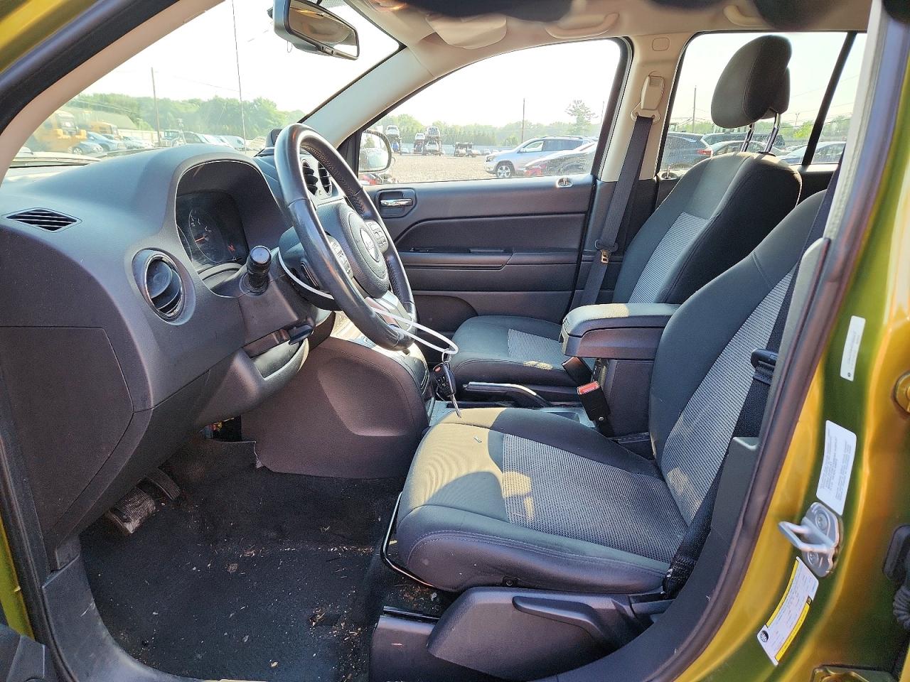 2012 Jeep Compass Latitude Зеленый vin: 1C4NJDEB4CD655912