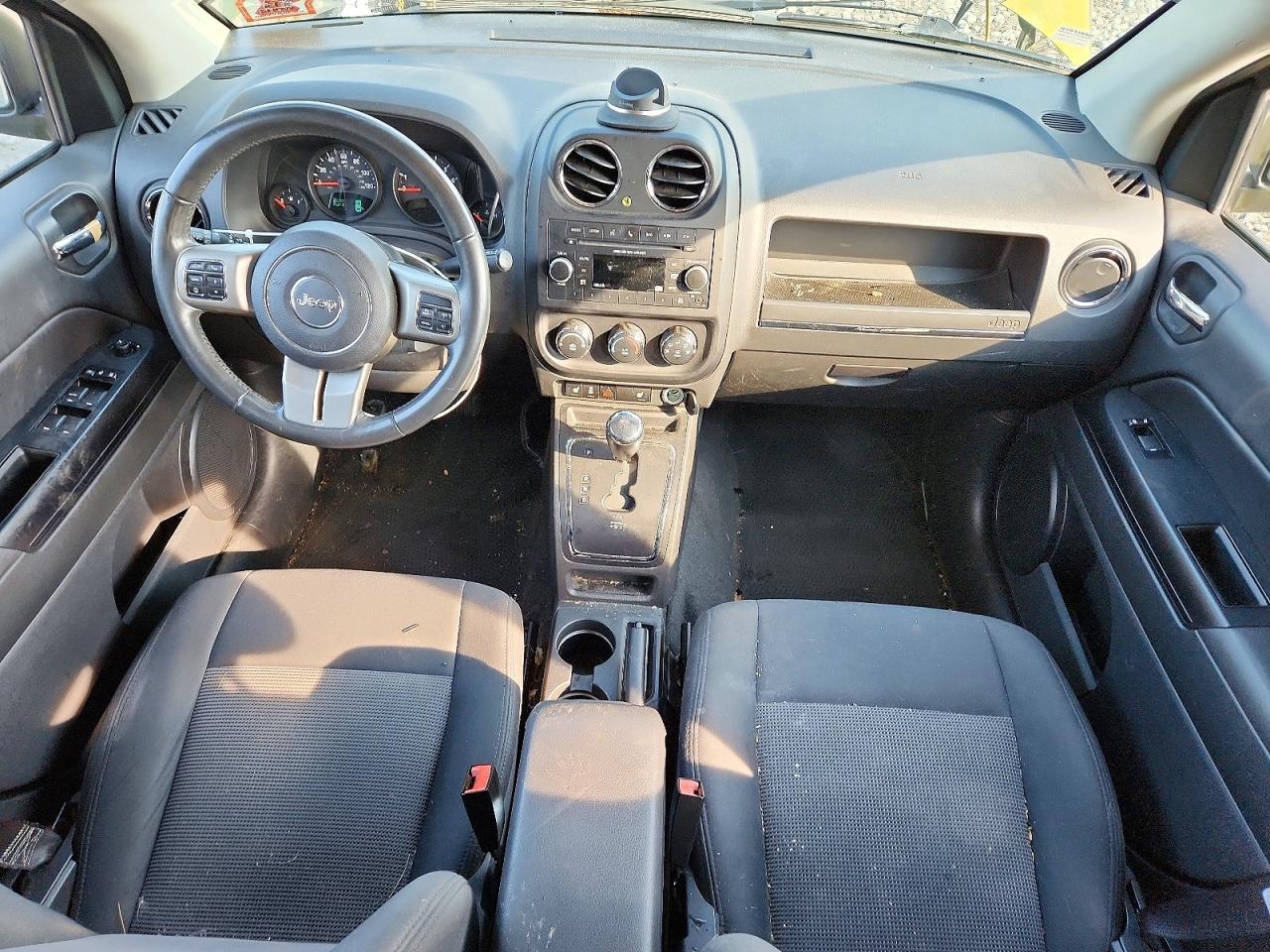 2012 Jeep Compass Latitude Зеленый vin: 1C4NJDEB4CD655912