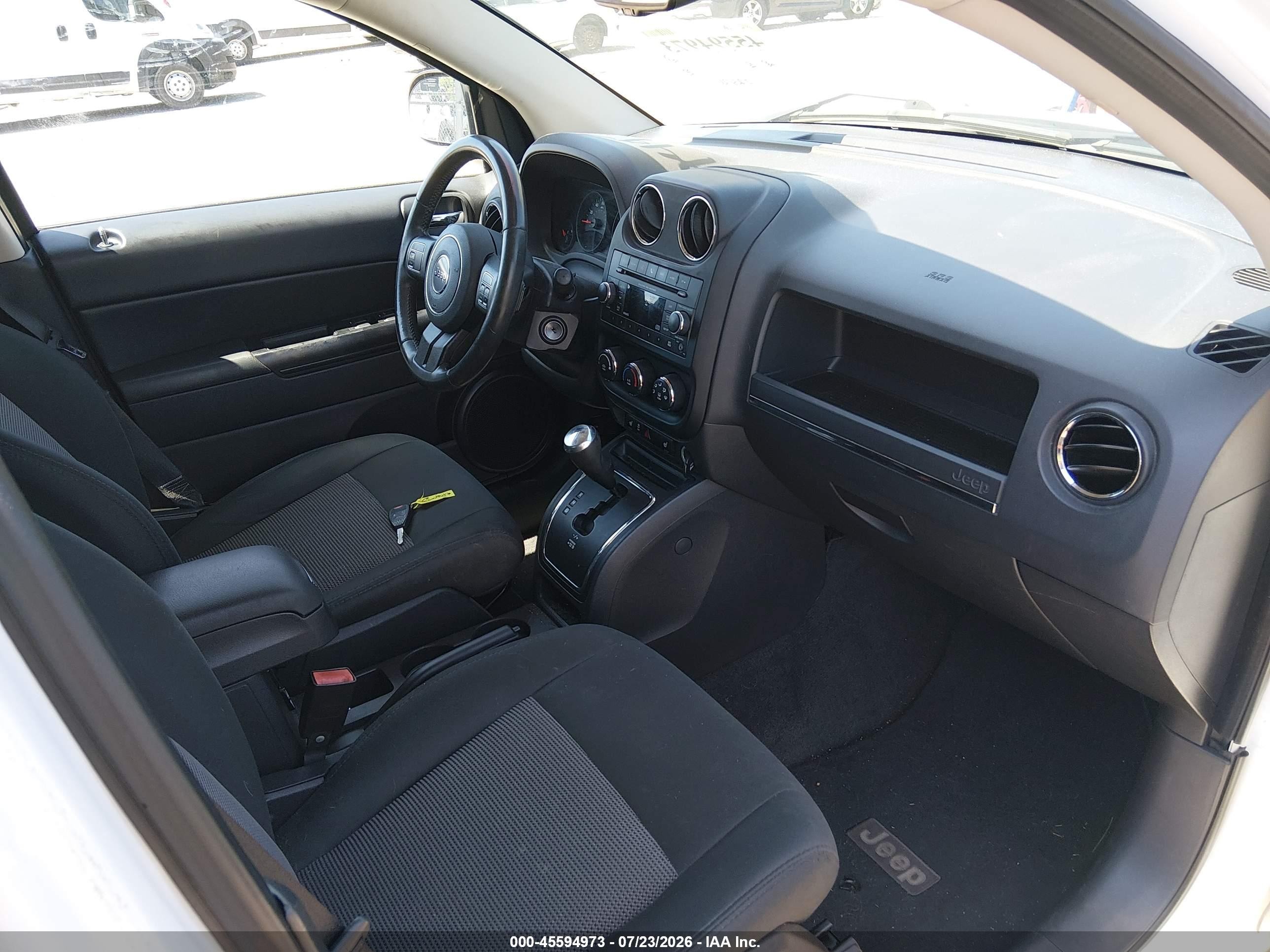 2012 Jeep Compass Latitude White vin: 1C4NJDEB4CD689719