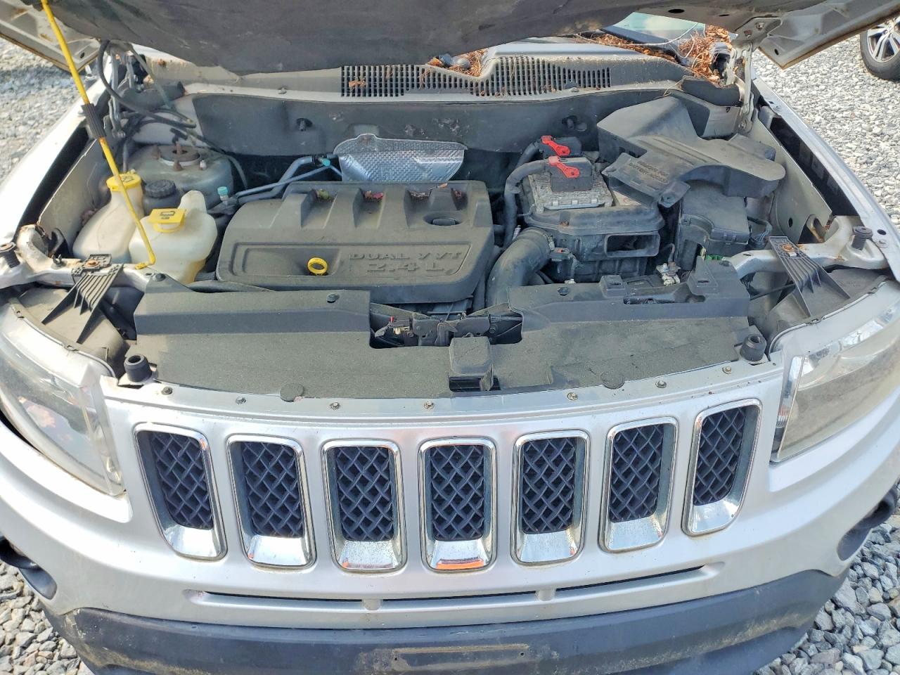 2014 Jeep Compass Latitude Silver vin: 1C4NJDEB4ED621410