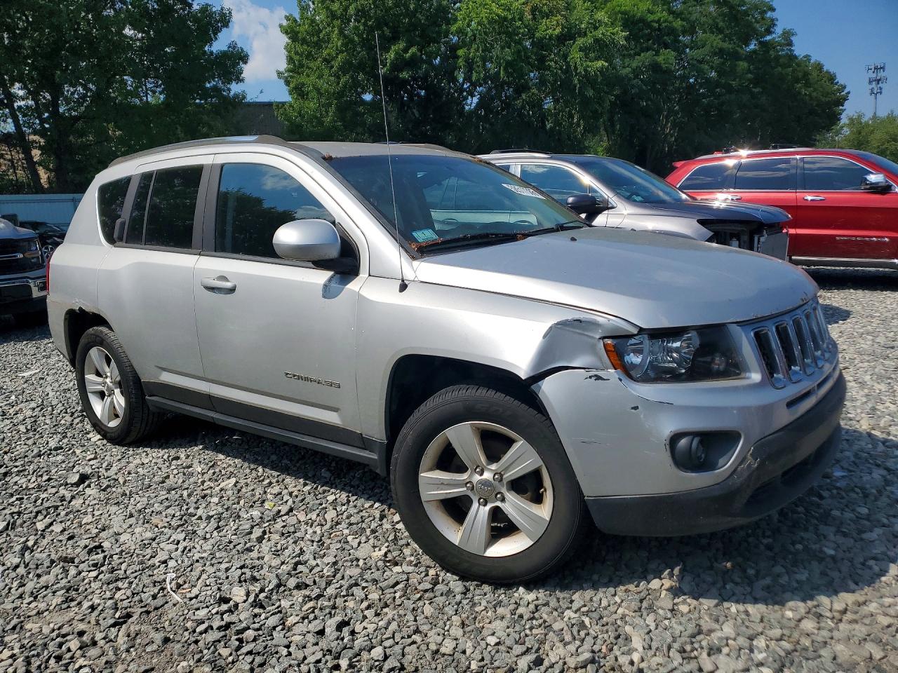 2014 Jeep Compass Latitude Silver vin: 1C4NJDEB4ED621410