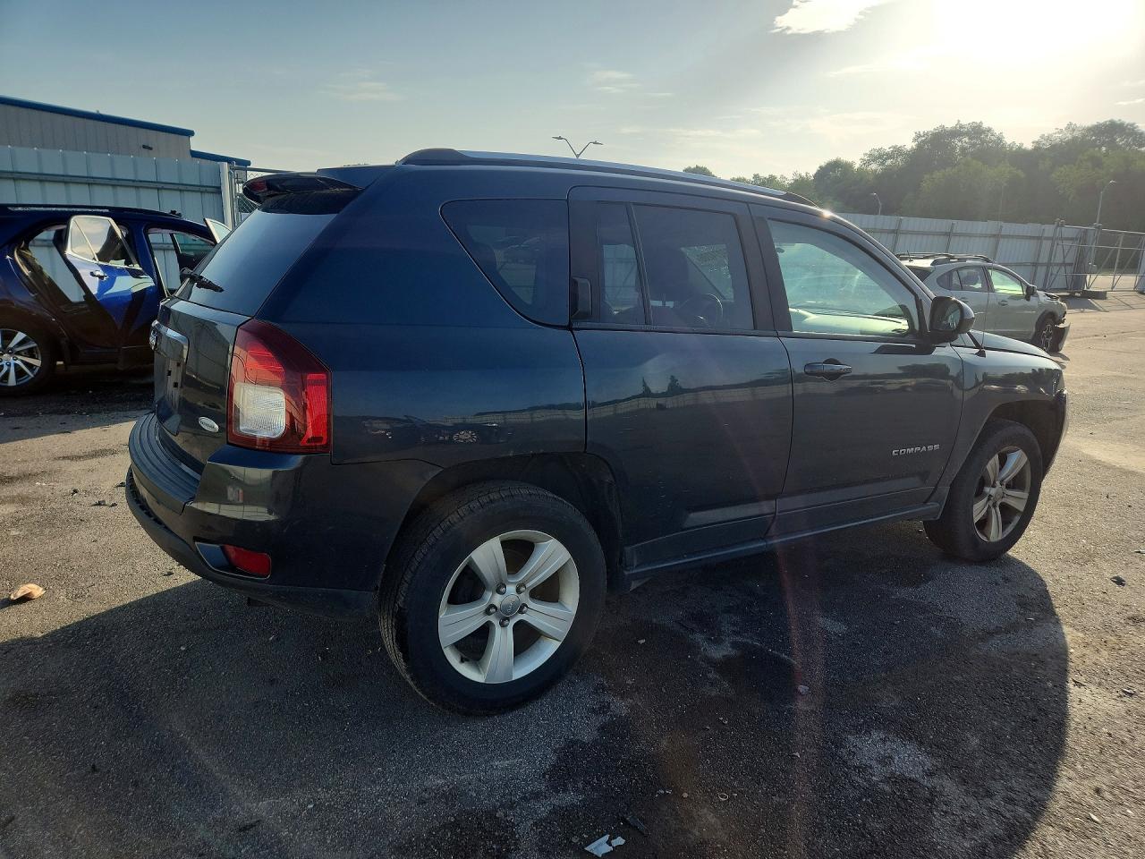 2014 Jeep Compass Latitude Gray vin: 1C4NJDEB4ED904521
