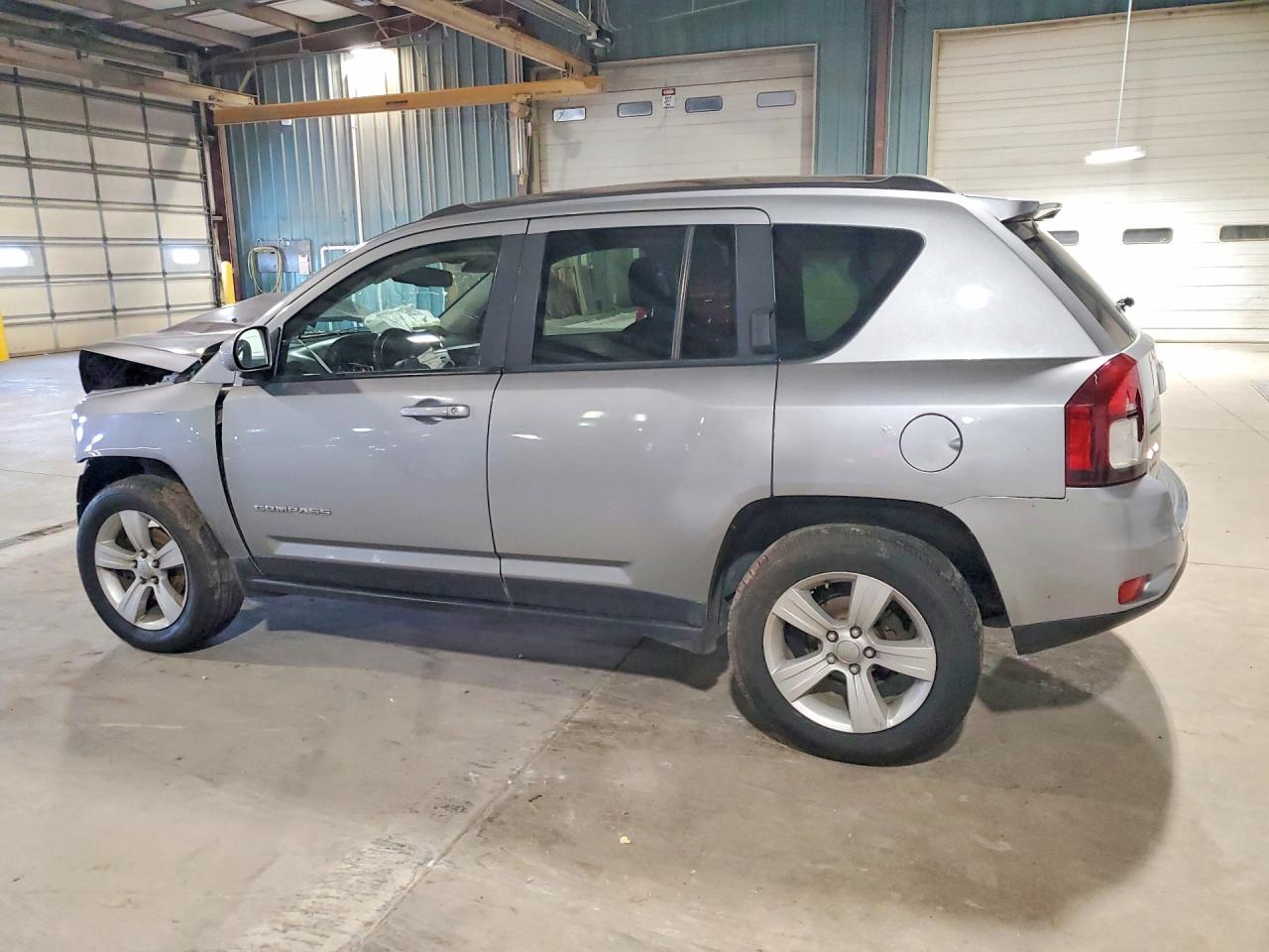 2015 Jeep Compass Latitude Silver vin: 1C4NJDEB4FD120678