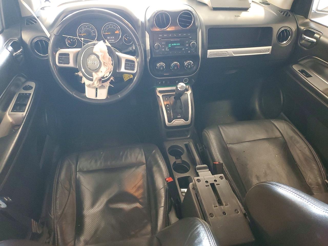 2015 Jeep Compass Latitude Silver vin: 1C4NJDEB4FD120678