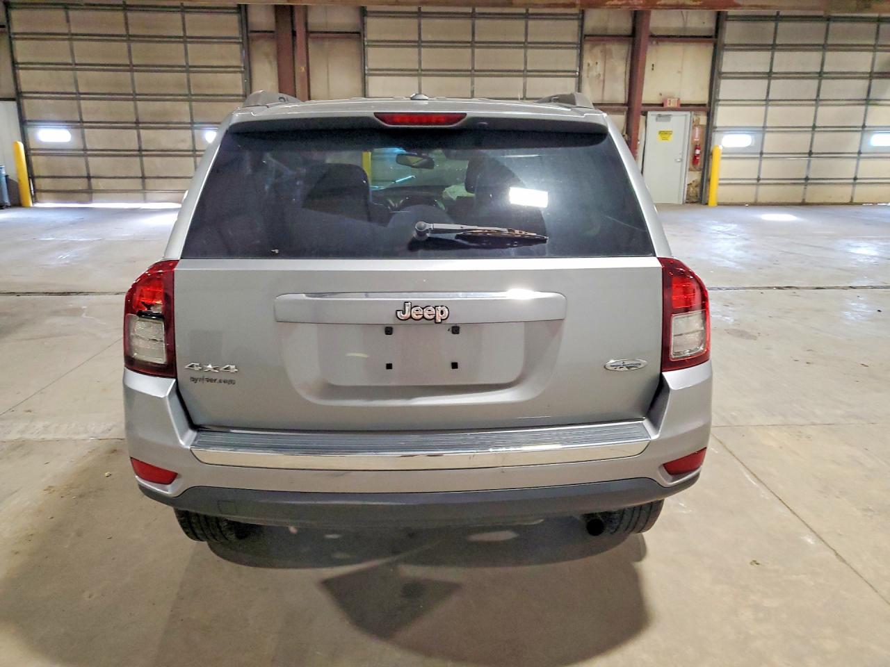 2015 Jeep Compass Latitude Silver vin: 1C4NJDEB4FD120678