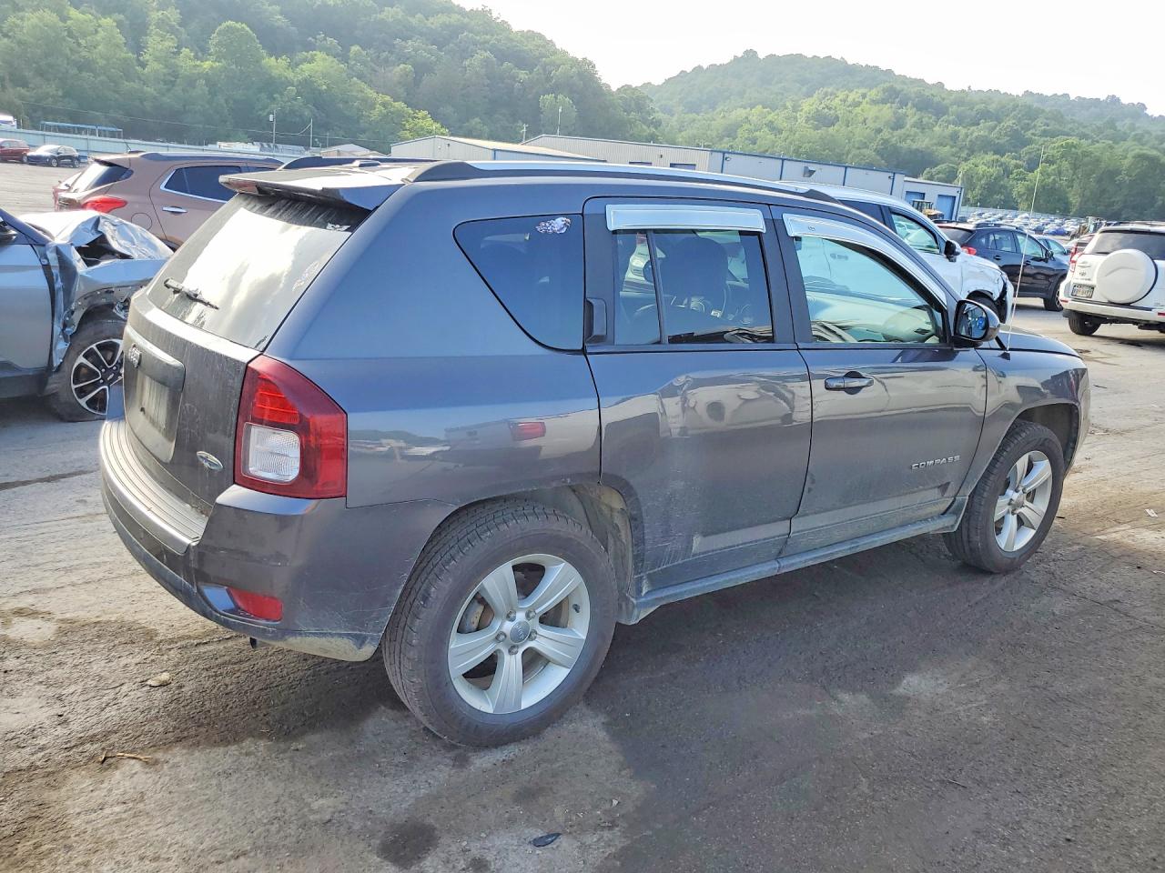 2015 Jeep Compass Latitude Угольный vin: 1C4NJDEB4FD121359