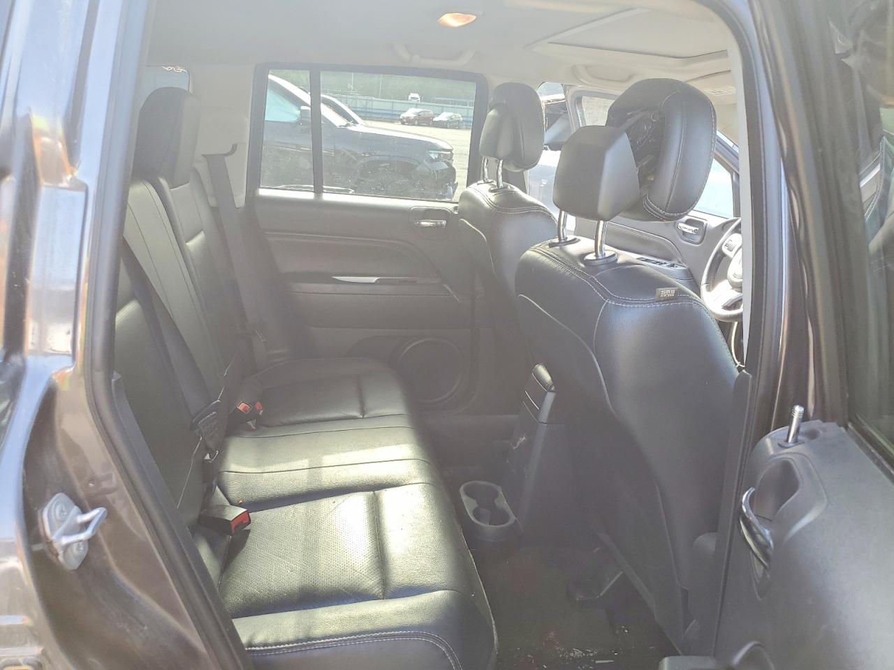 2015 Jeep Compass Latitude Угольный vin: 1C4NJDEB4FD121359