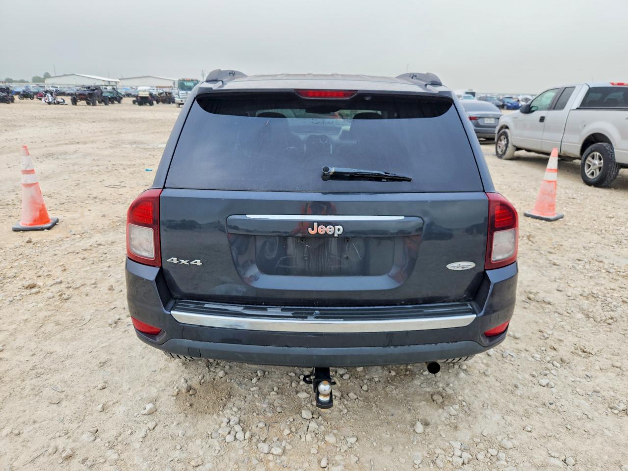 2015 Jeep Compass Latitude Gray vin: 1C4NJDEB4FD162591