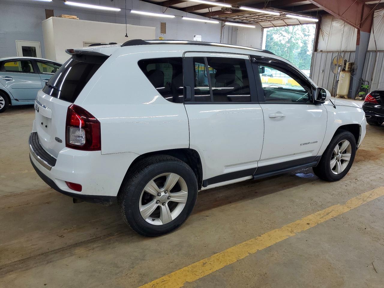 2015 Jeep Compass Latitude White vin: 1C4NJDEB4FD245017