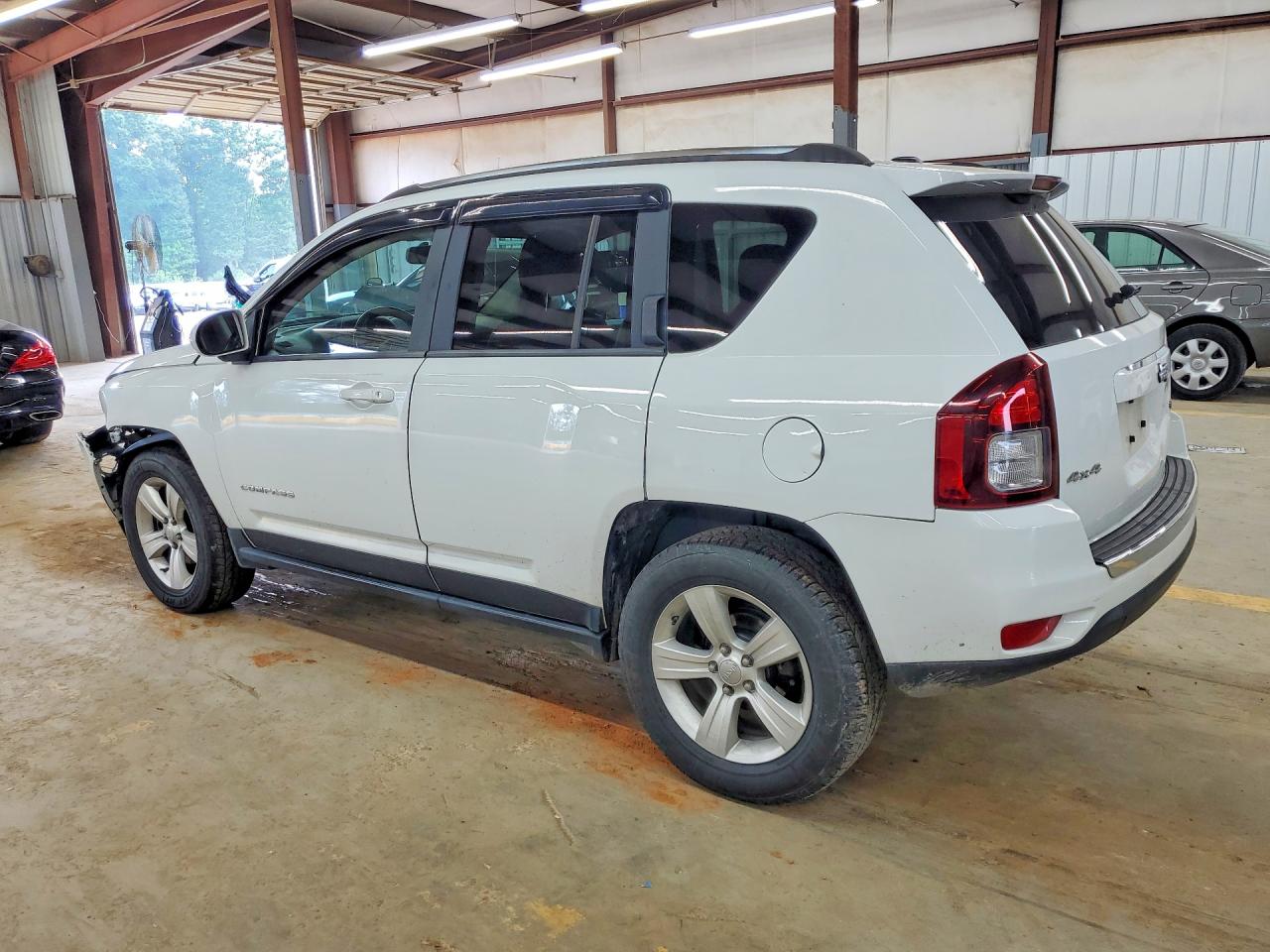 2015 Jeep Compass Latitude White vin: 1C4NJDEB4FD245017