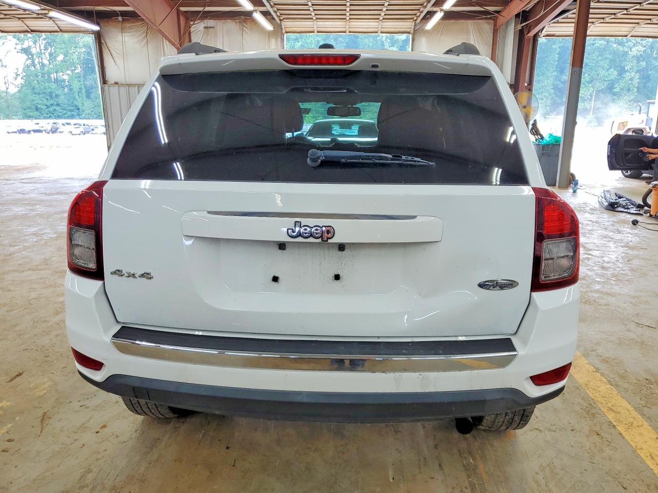 2015 Jeep Compass Latitude White vin: 1C4NJDEB4FD245017