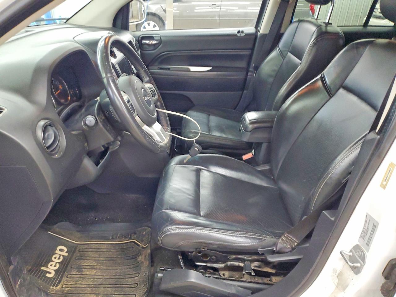 2015 Jeep Compass Latitude White vin: 1C4NJDEB4FD245017