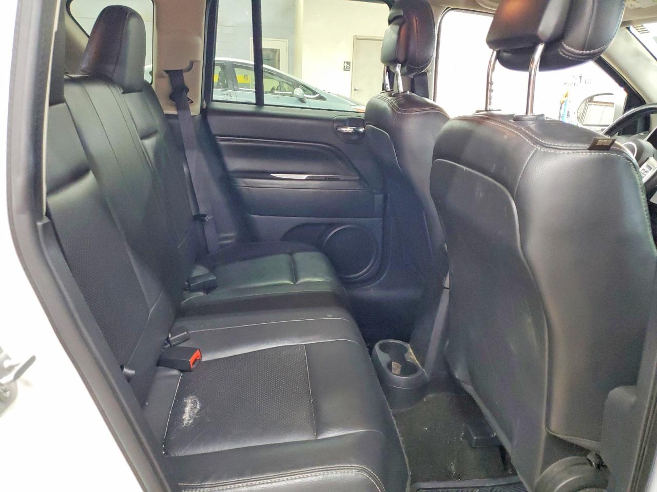 2015 Jeep Compass Latitude White vin: 1C4NJDEB4FD245017