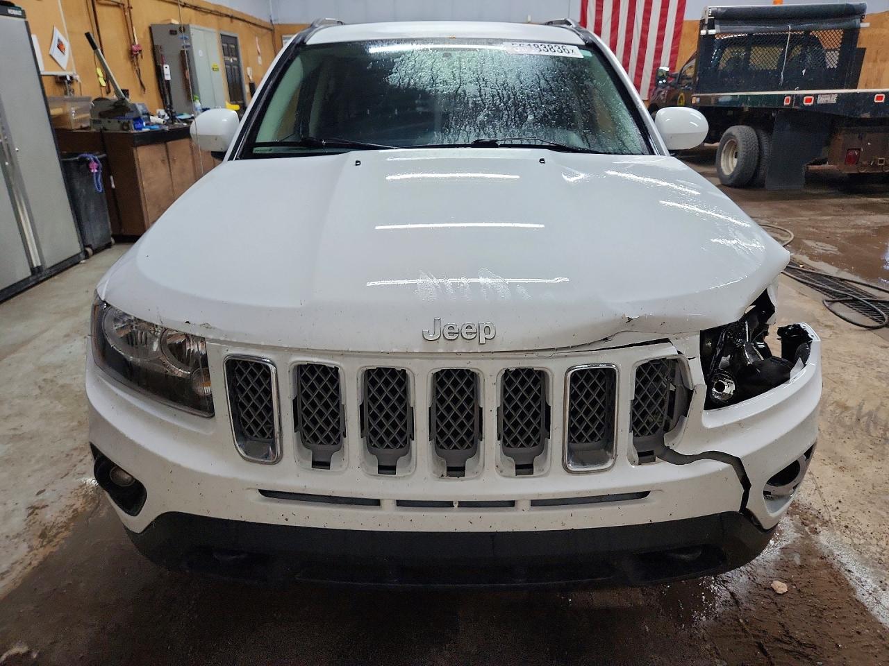 2015 Jeep Compass Latitude White vin: 1C4NJDEB4FD272167