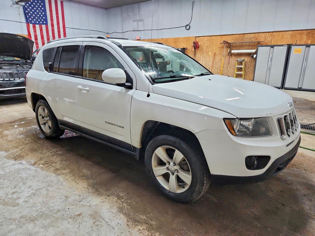 2015 Jeep Compass Latitude White vin: 1C4NJDEB4FD272167