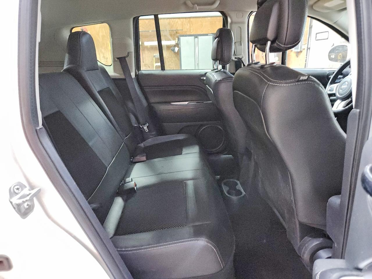 2015 Jeep Compass Latitude White vin: 1C4NJDEB4FD272167