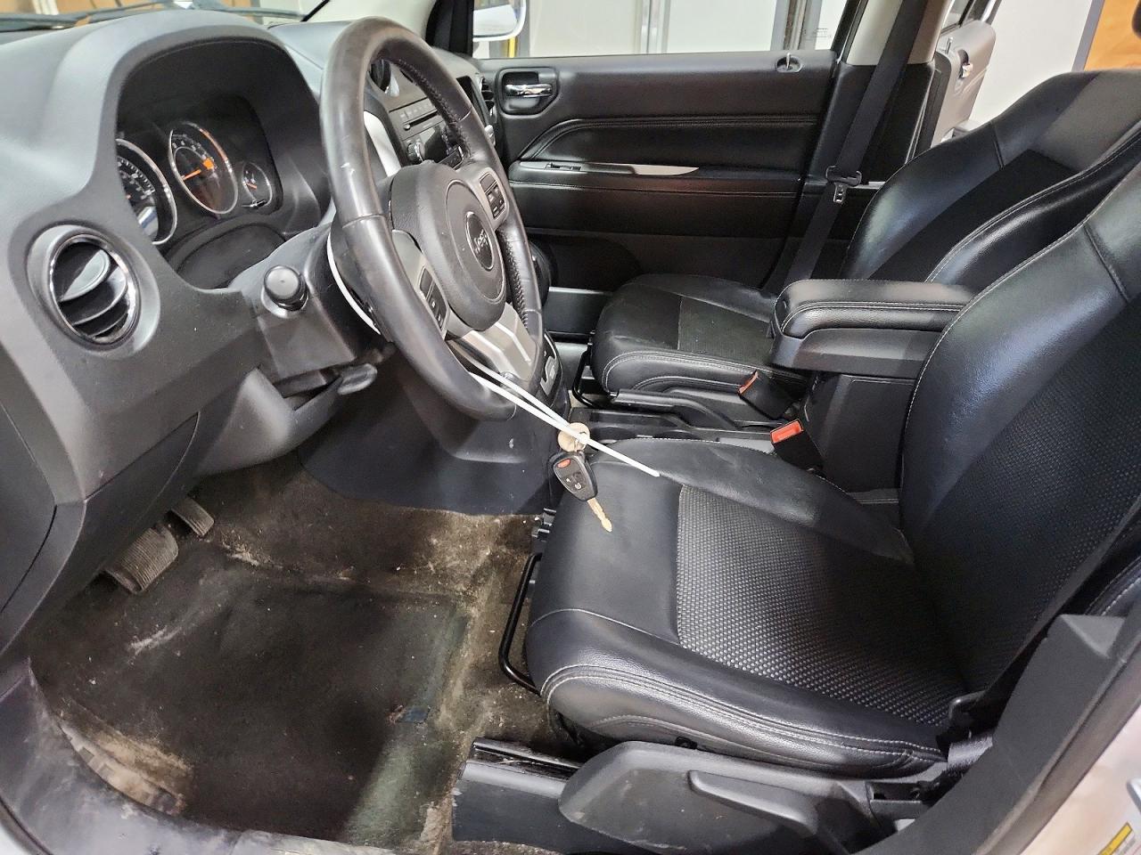 2015 Jeep Compass Latitude White vin: 1C4NJDEB4FD272167