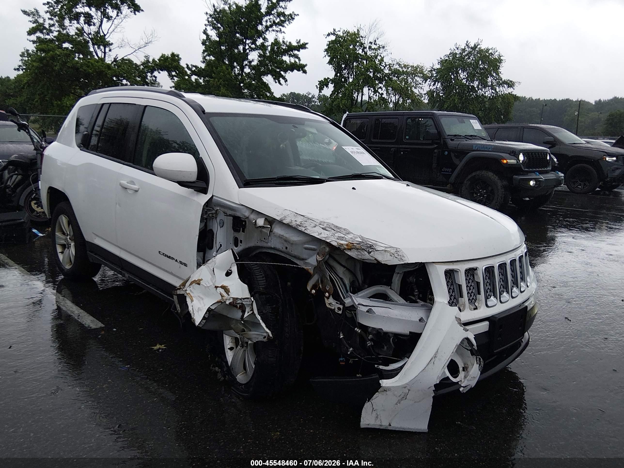 2015 Jeep Compass Latitude White vin: 1C4NJDEB4FD323635