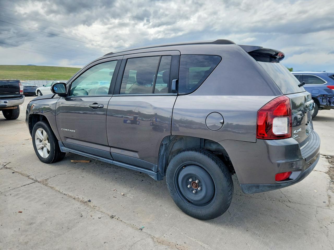 2015 Jeep Compass Latitude Серый vin: 1C4NJDEB4FD333081