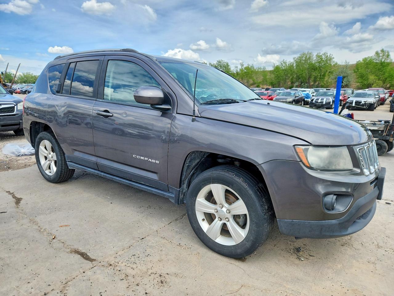 2015 Jeep Compass Latitude Серый vin: 1C4NJDEB4FD333081