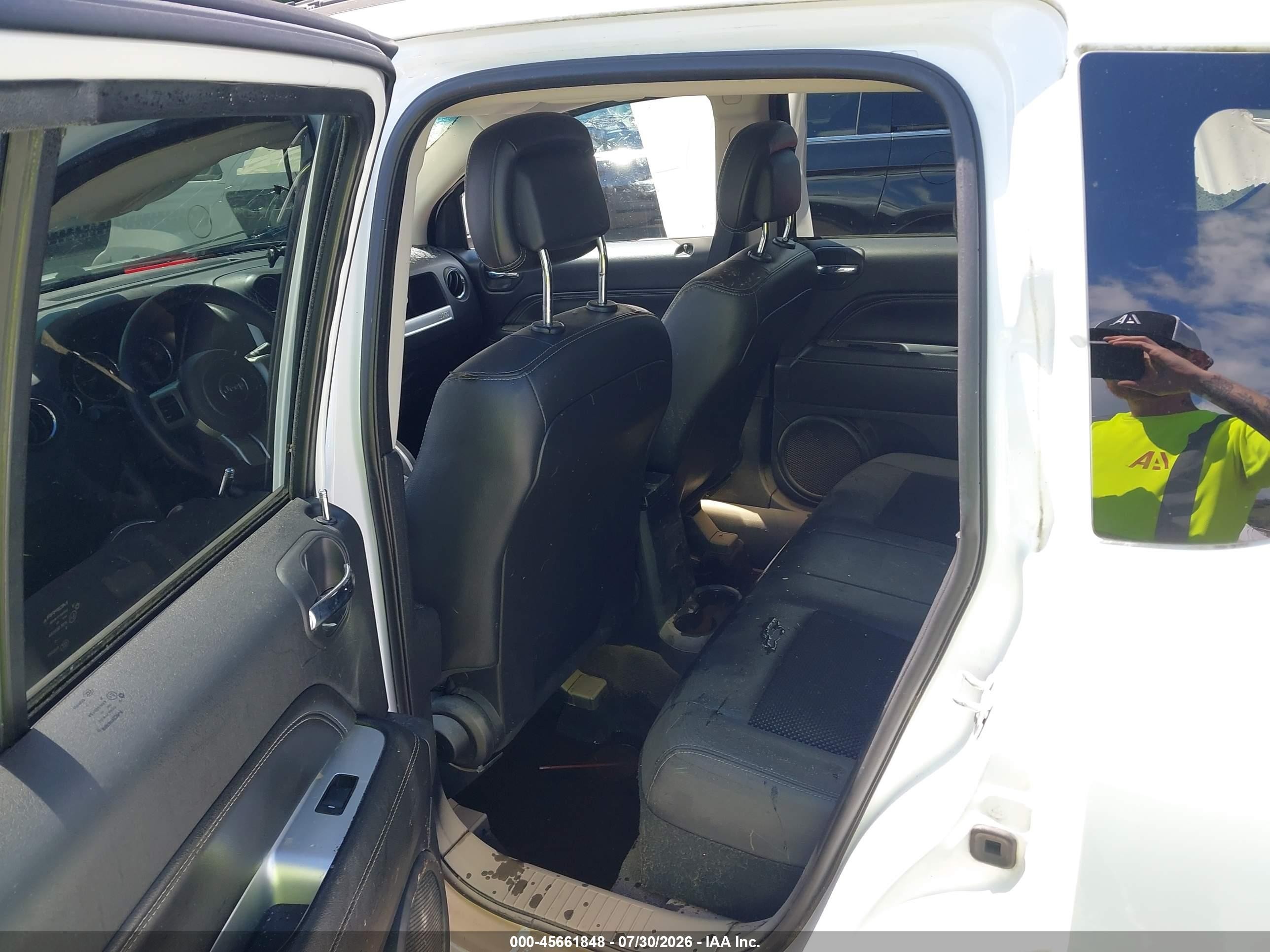 2015 Jeep Compass Latitude White vin: 1C4NJDEB4FD357171