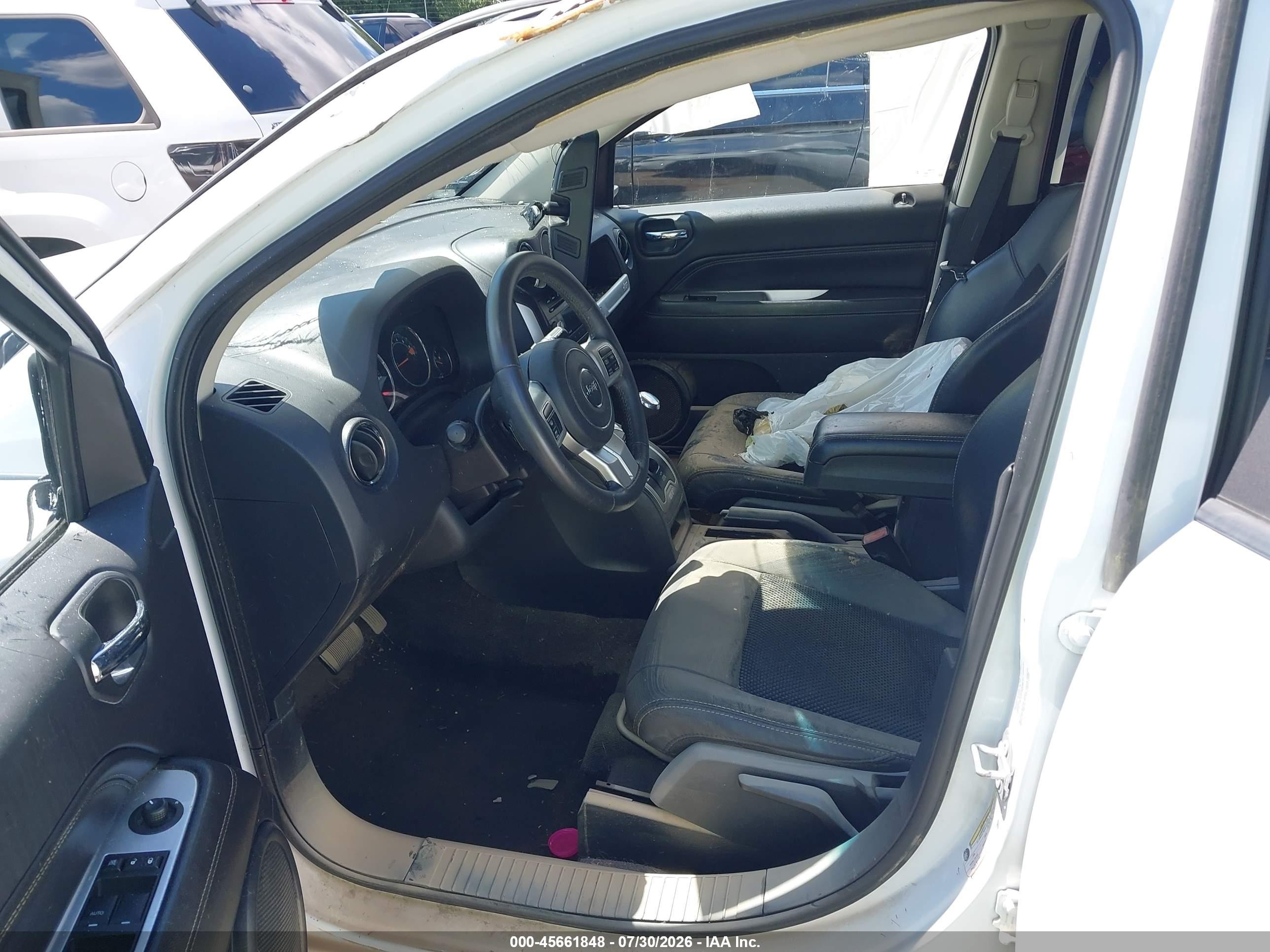 2015 Jeep Compass Latitude White vin: 1C4NJDEB4FD357171