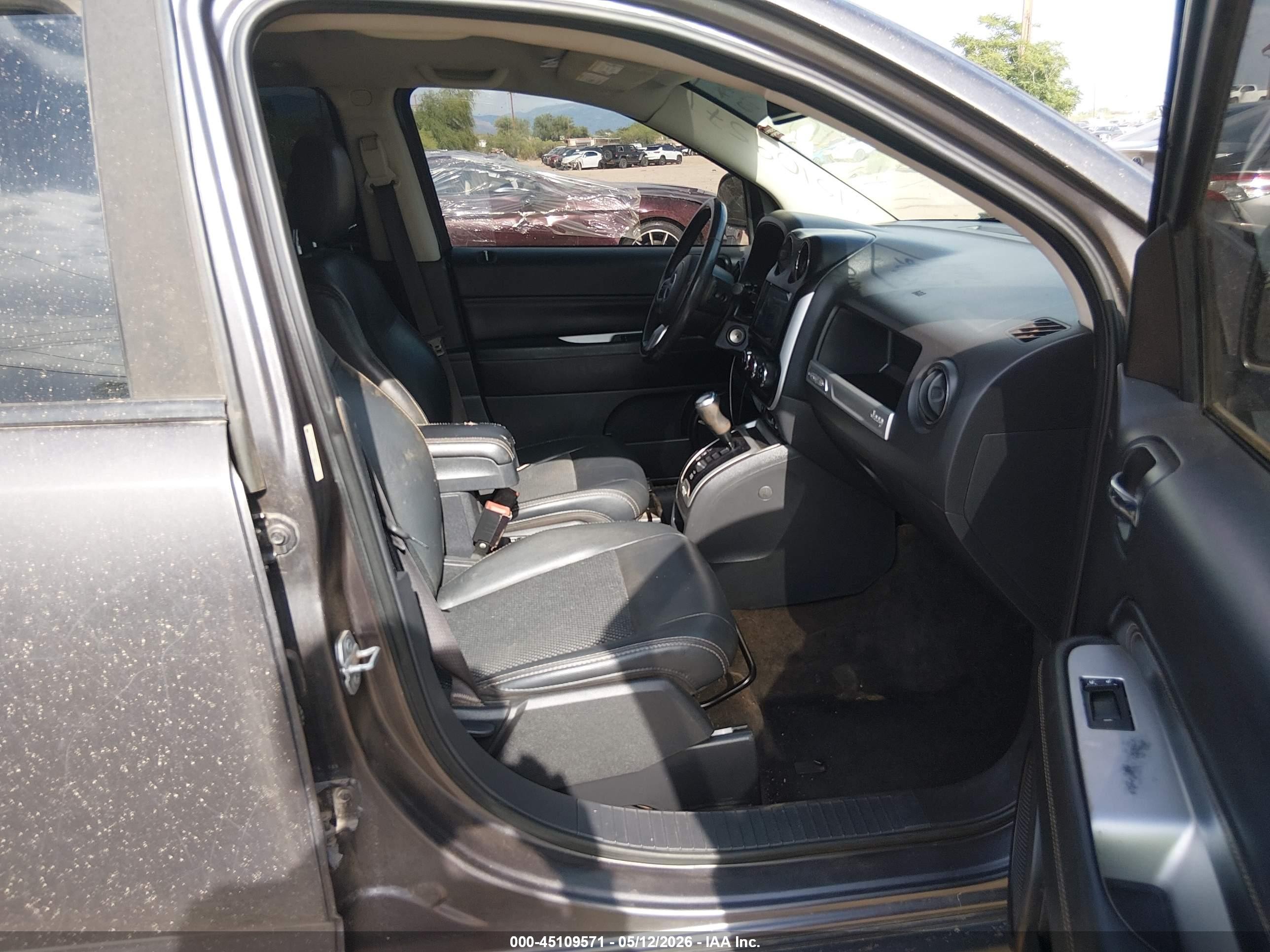 2016 Jeep Compass Latitude Gray vin: 1C4NJDEB4GD585771