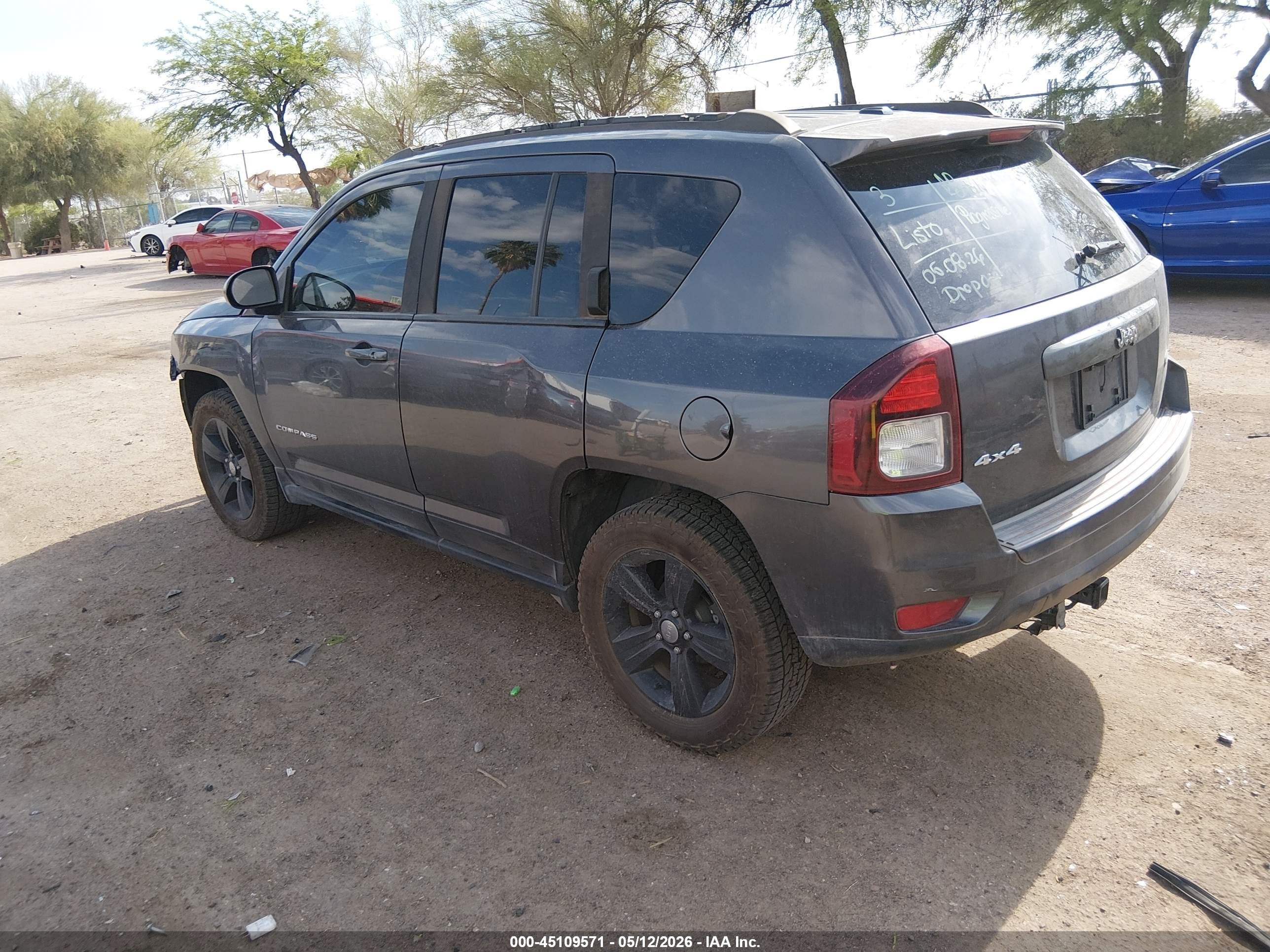 2016 Jeep Compass Latitude Gray vin: 1C4NJDEB4GD585771