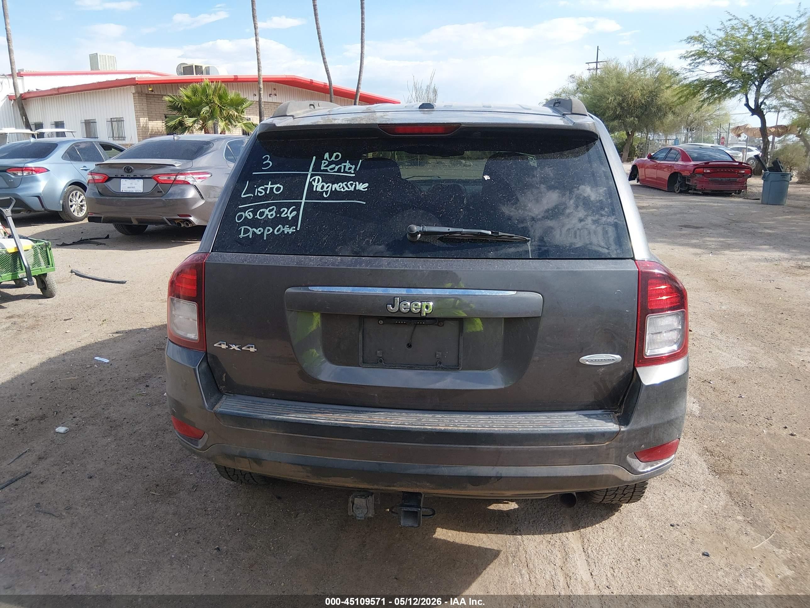 2016 Jeep Compass Latitude Gray vin: 1C4NJDEB4GD585771