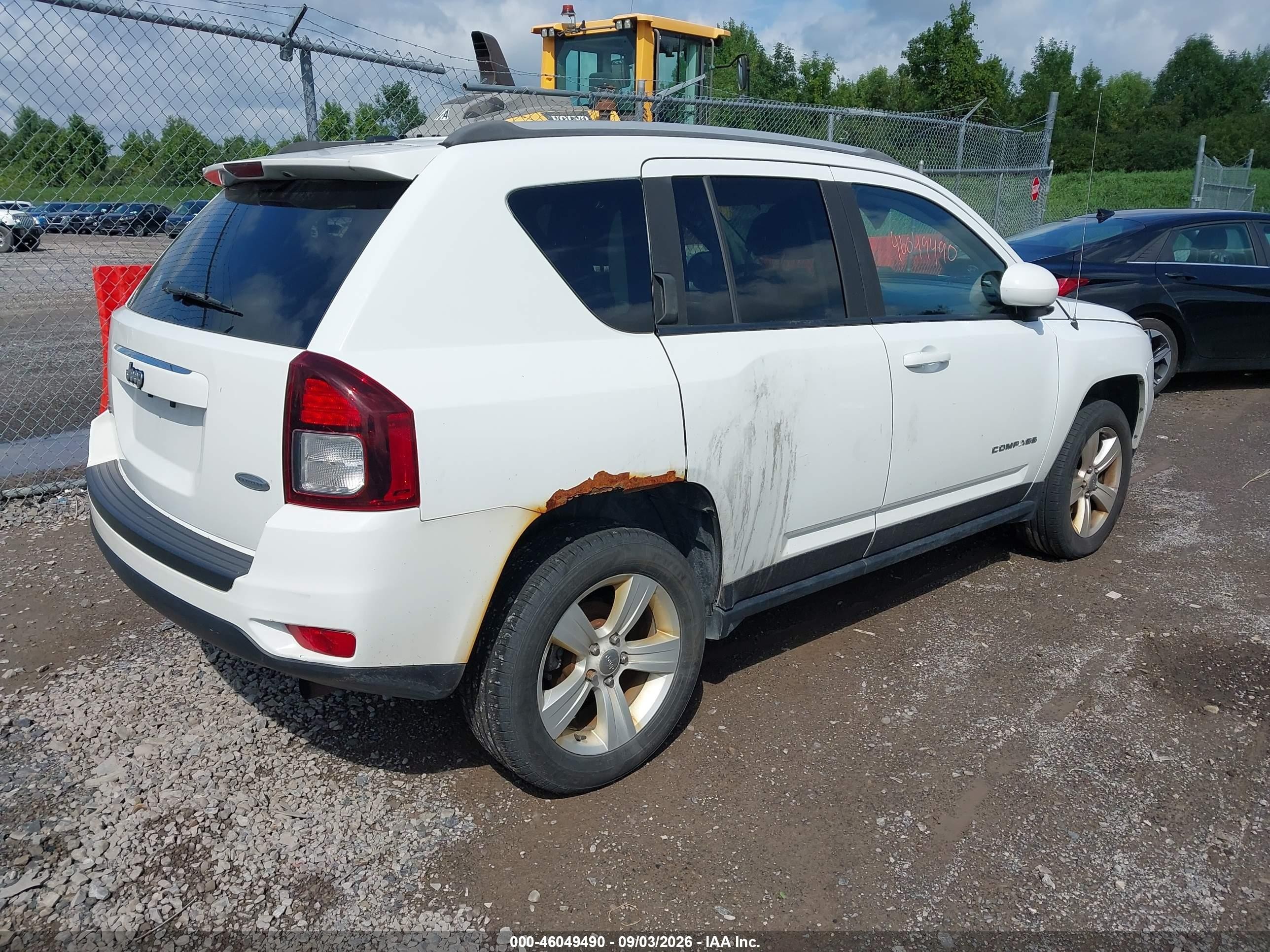 2016 Jeep Compass Latitude White vin: 1C4NJDEB4GD712941