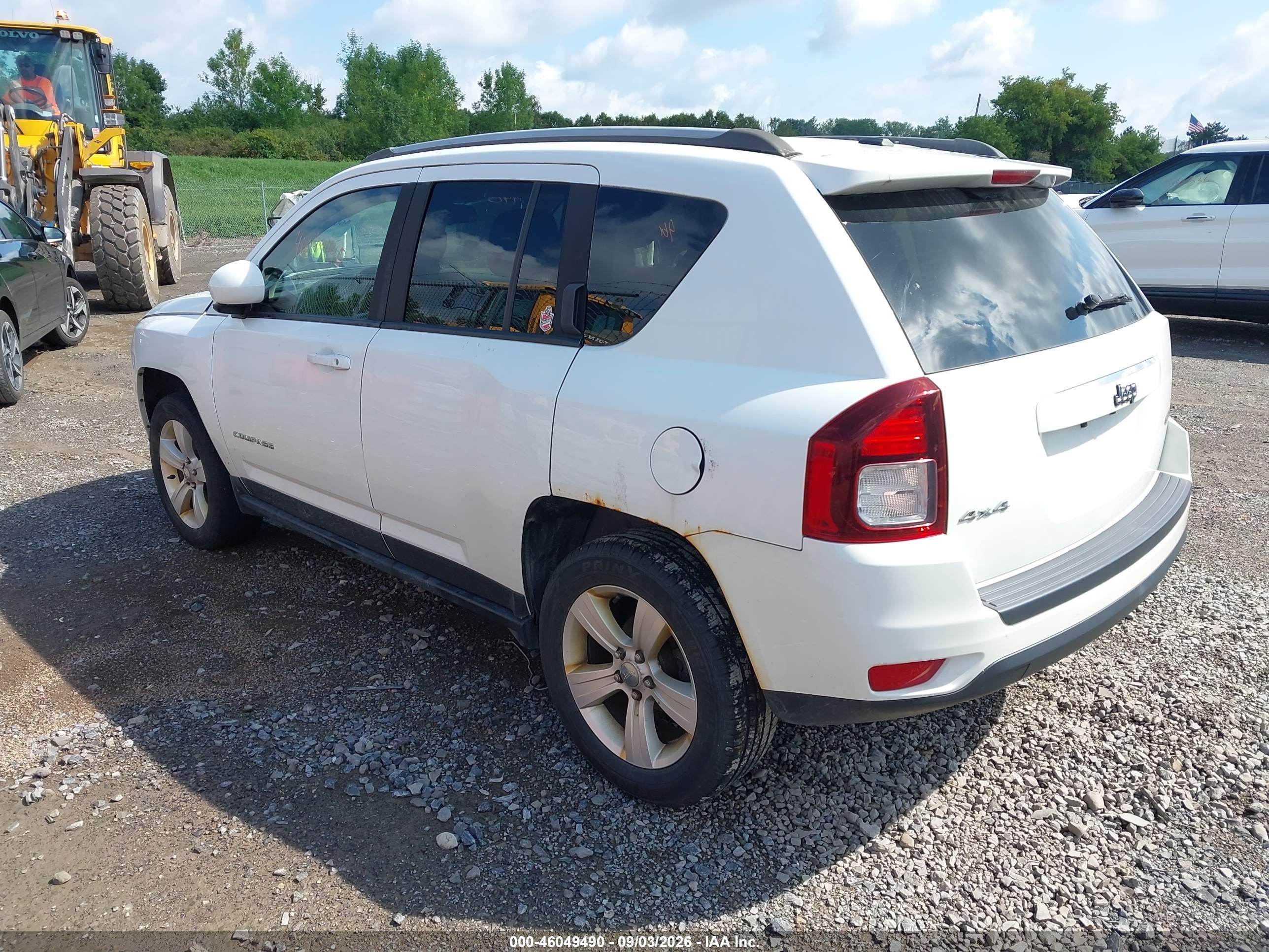 2016 Jeep Compass Latitude White vin: 1C4NJDEB4GD712941