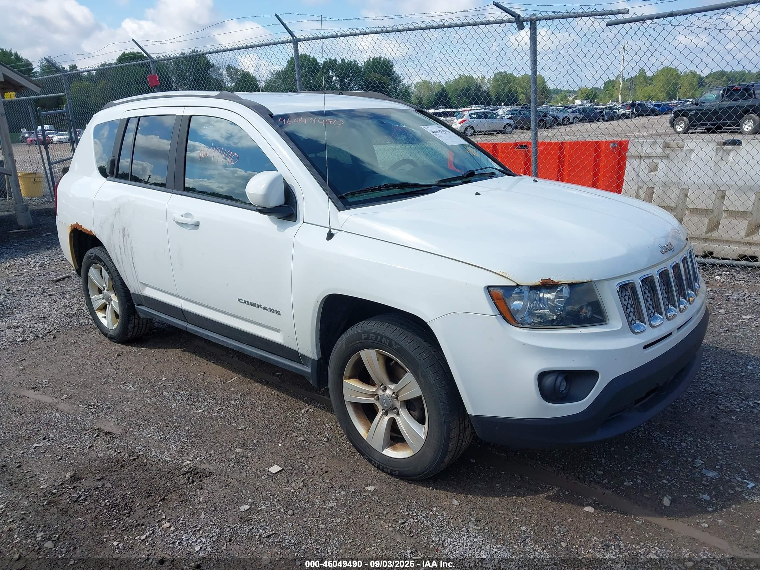2016 Jeep Compass Latitude White vin: 1C4NJDEB4GD712941