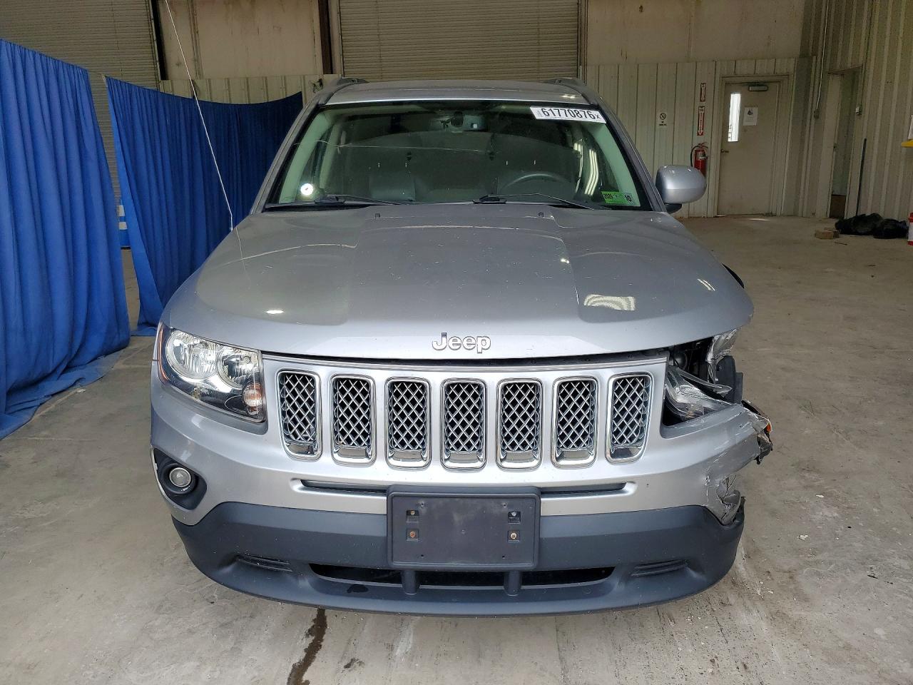 2017 Jeep Compass Latitude Silver vin: 1C4NJDEB4HD107836