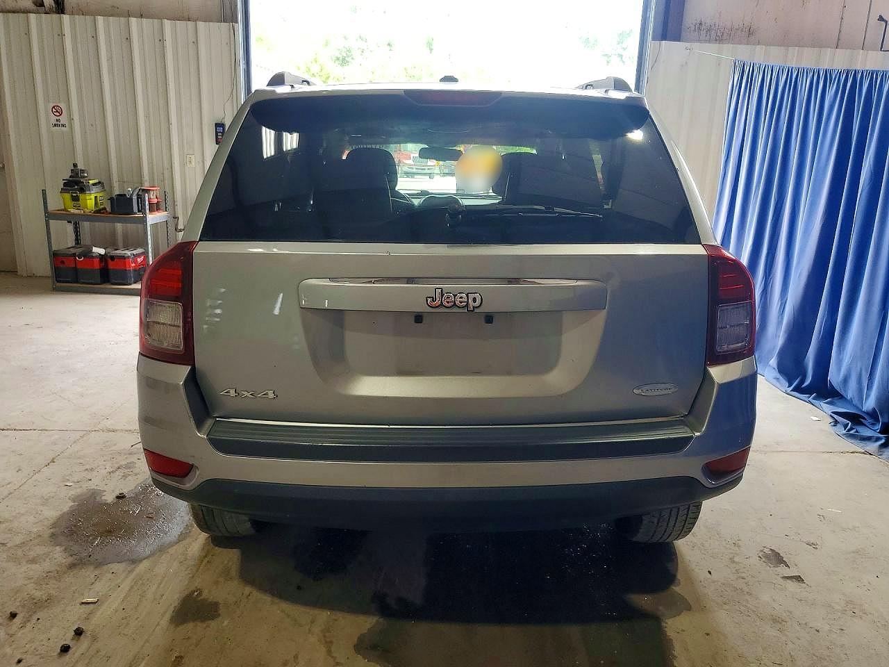 2017 Jeep Compass Latitude Silver vin: 1C4NJDEB4HD107836