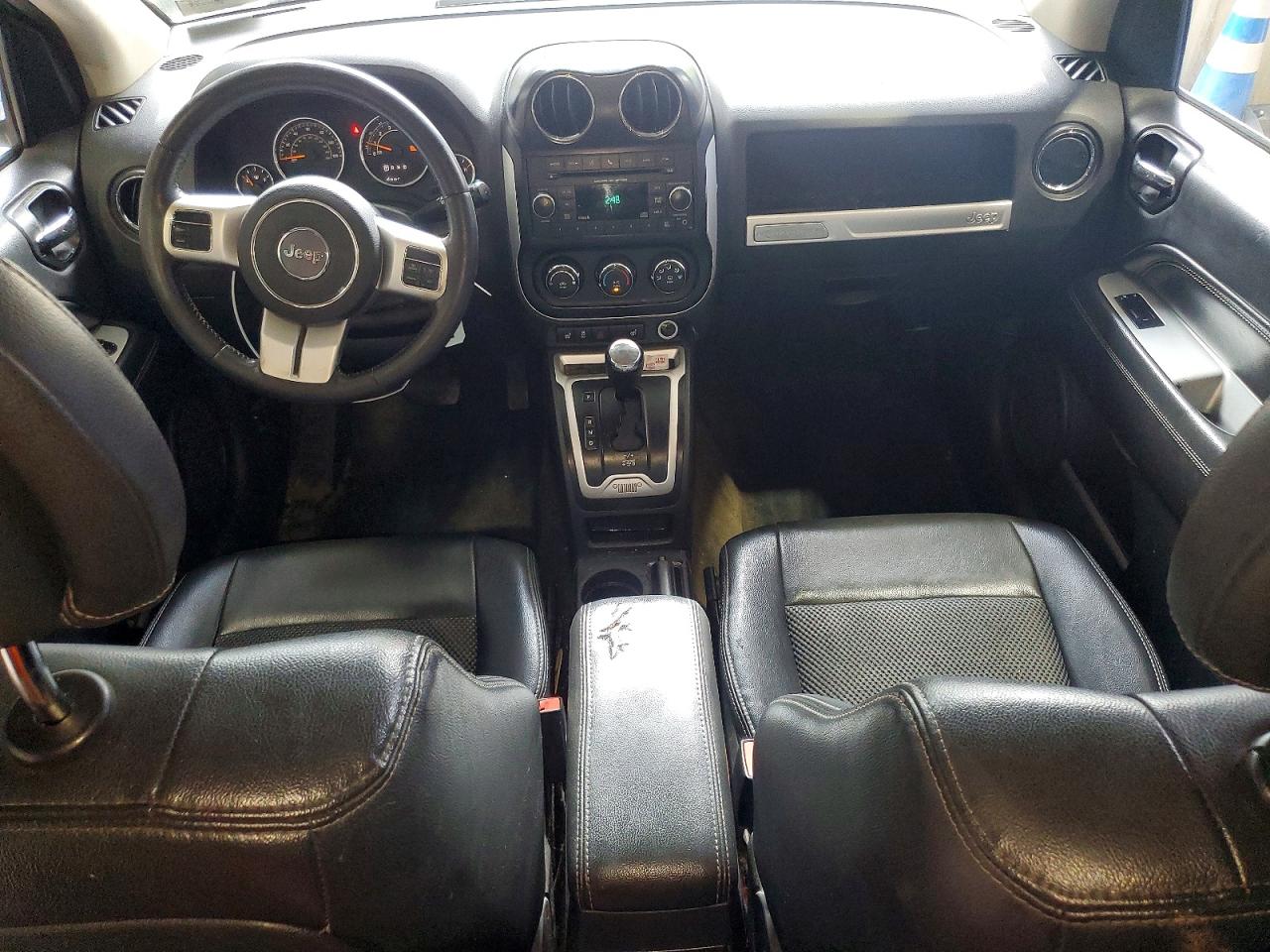 2017 Jeep Compass Latitude Silver vin: 1C4NJDEB4HD107836