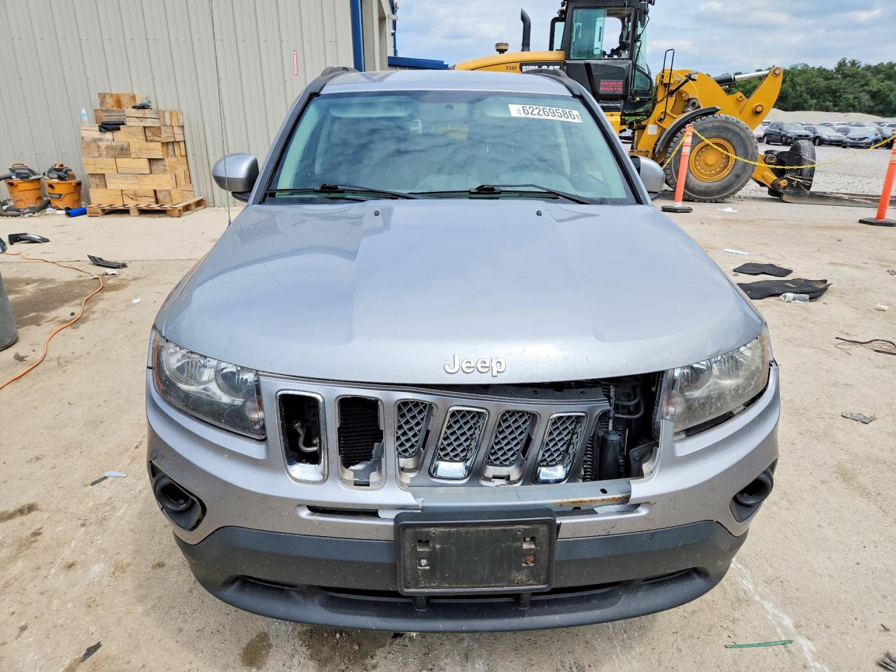2014 Jeep Compass Latitude Silver vin: 1C4NJDEB5ED762213