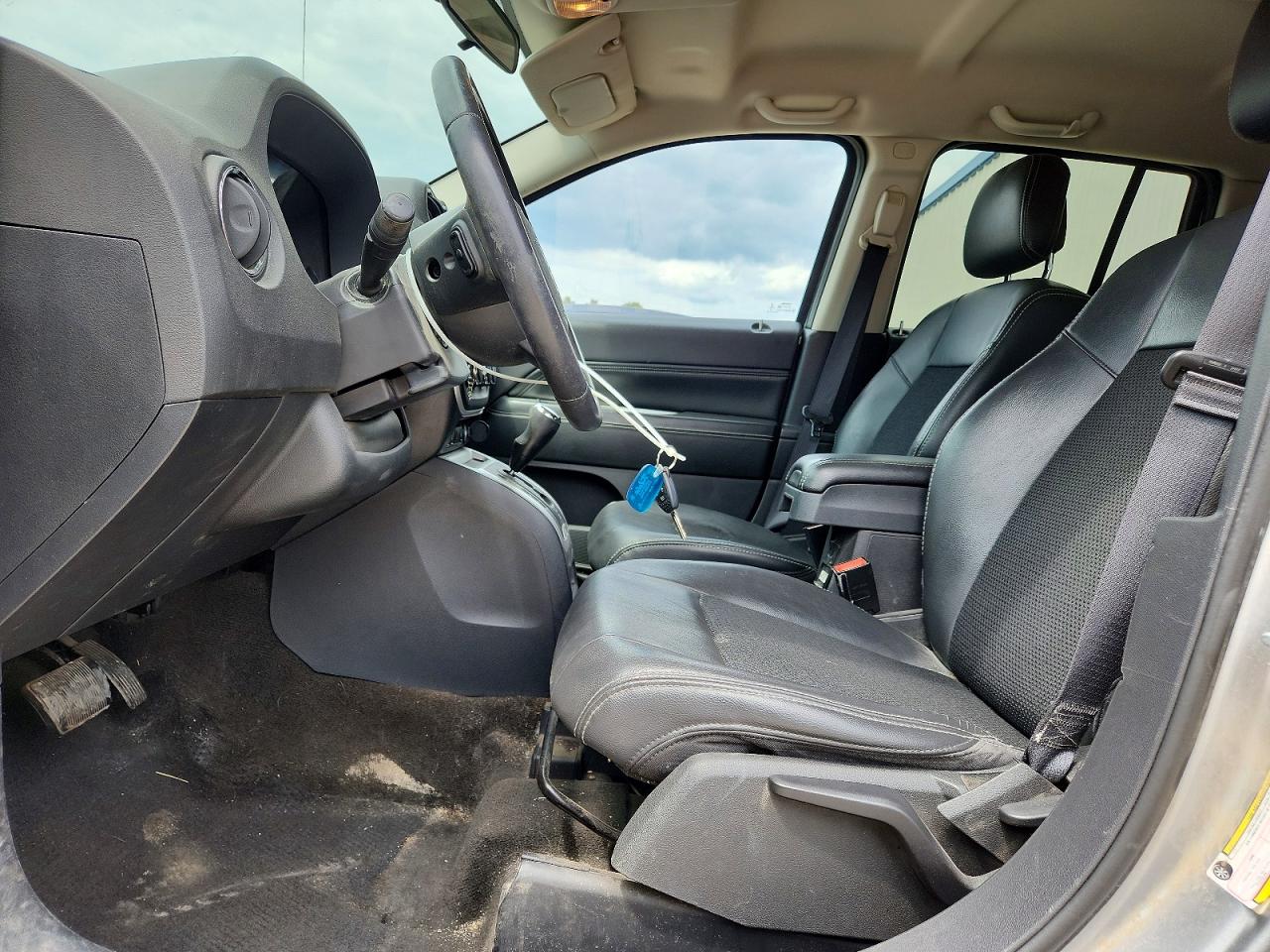 2014 Jeep Compass Latitude Silver vin: 1C4NJDEB5ED762213
